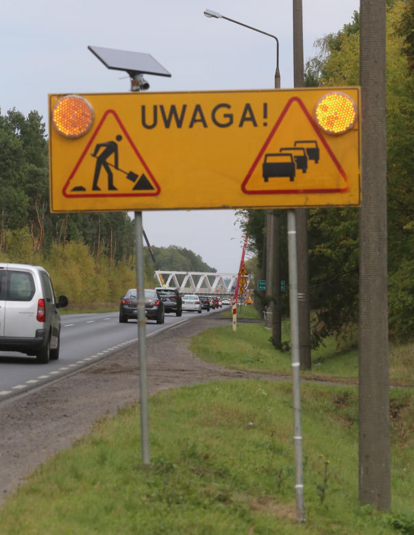 Przebudowa DK61. W związku z budową wiaduktu kolejowego drogowcy wprowadzą ruch wahadłowy na dwa tygodnie