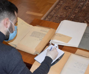 Dokumenty sprzed kilkudziesięciu lat znalezione w urzędzie miasta