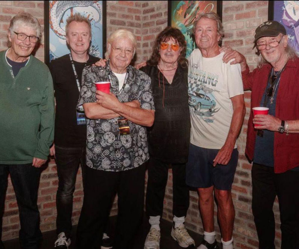 Muzycy Deep Purple z Ritchie Blackmore'em za kulisami. O kulisach tego spotkania przeczytasz na EskaRock.