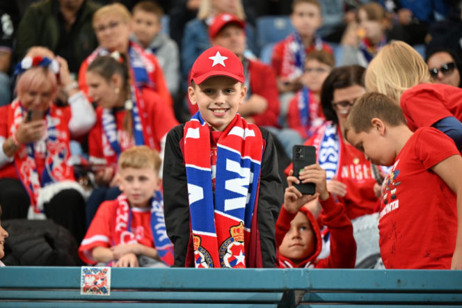 Tak kibice Wisły Kraków bawili się na trybunach. Znajdź się na zdjęciach