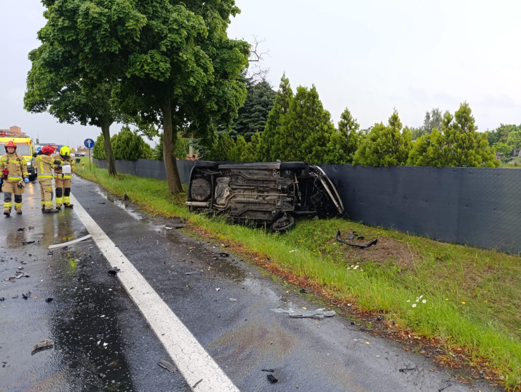 Wypadek na DW 309 koło Leszna. Zderzyły się dwa samochody
