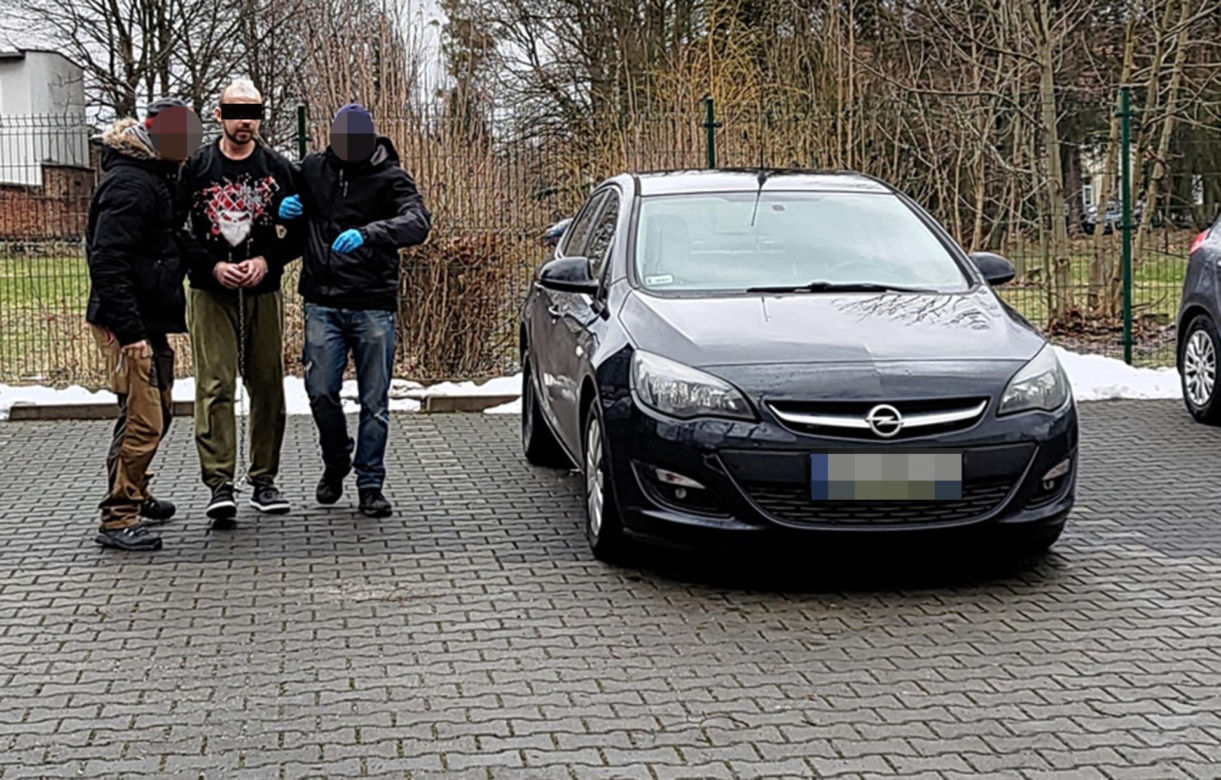 Grzegorz zatłukł Karolinę siekierą, bo odeszła do innego? Wstrząsające ustalenia