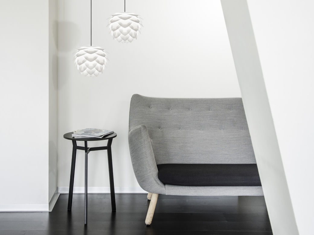 Szara sofa do salonu
