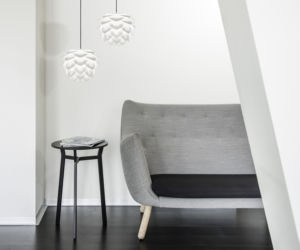 Szara sofa do salonu