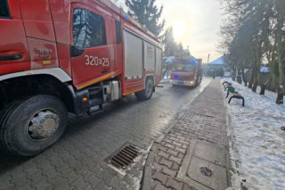 Szkoła ewakuowana z powodu telefonu uczennicy. Strażacy ostrzegają o niebezpieczeństwie