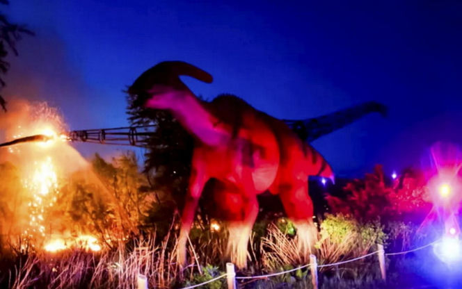 Piorun trafił prosto w dinozaura! Zobacz, co z niego zostało