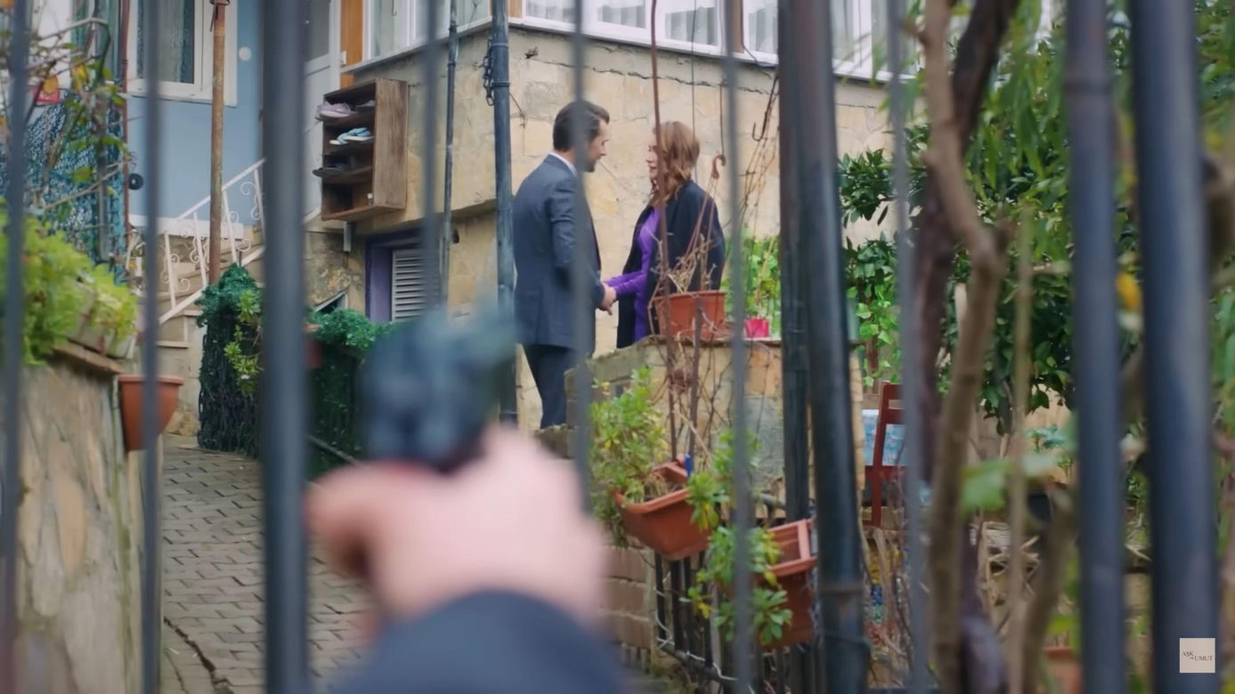 Handan zaatakuje Elif – uśpi ją i uprowadzi