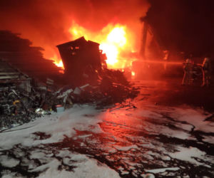  Dobrzyniewo Duży. Olbrzymi pożar na złomowisku samochodów