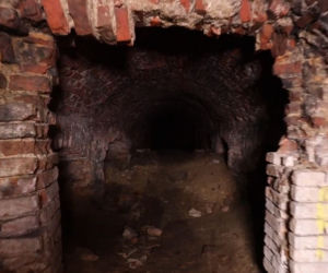 Tajemniczy tunel na Ursynowie. Badają tajemnice „grobów masońskich”