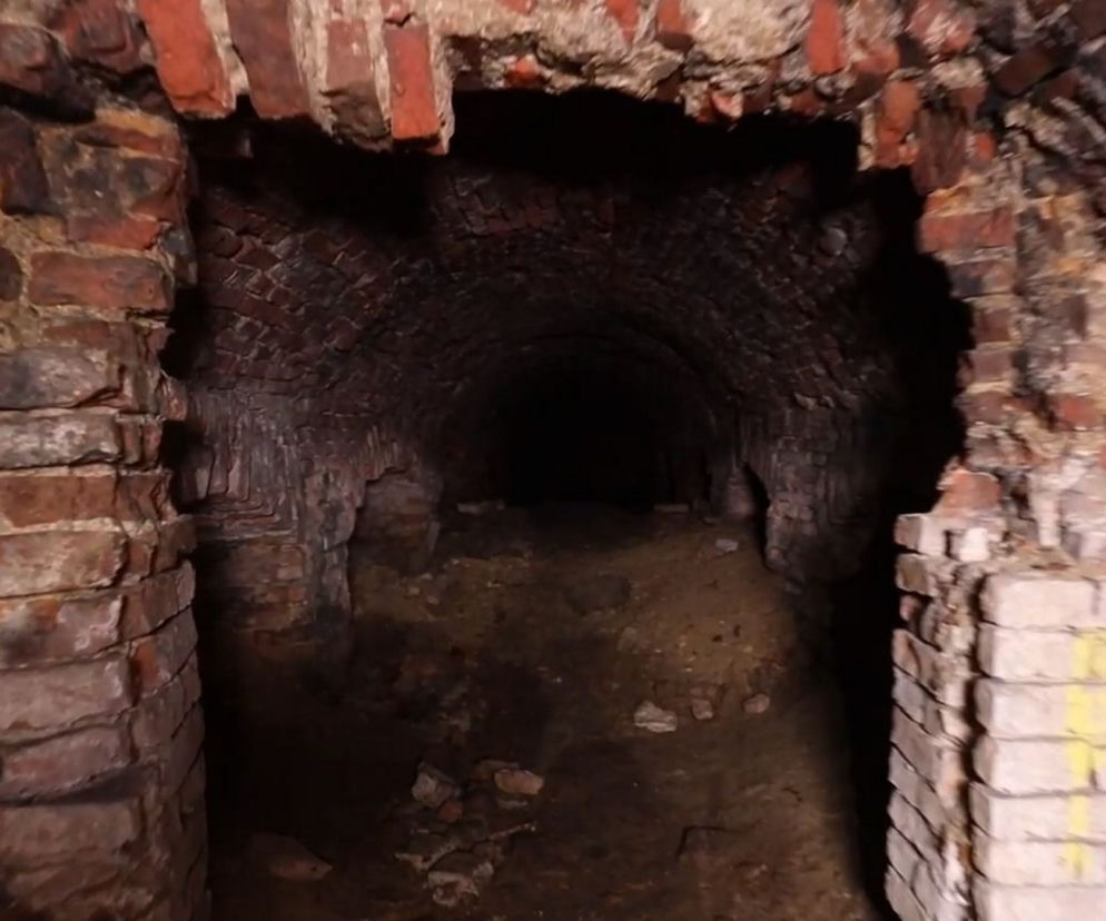 Tajemniczy tunel na Ursynowie. Badają tajemnice „grobów masońskich”