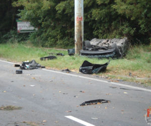Wypadek w Piasecznie. BMW uderzyło w słup. 3 ofiary