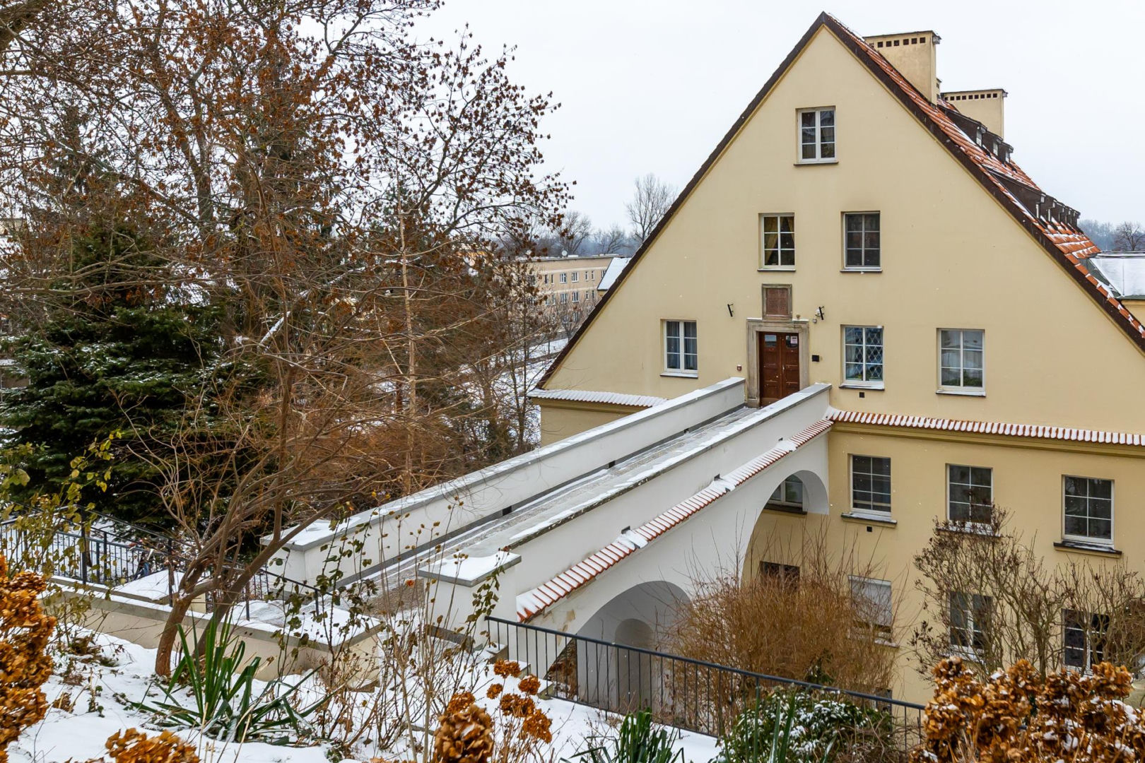 Dom Profesorów na ul. Brzozowej w Warszawie