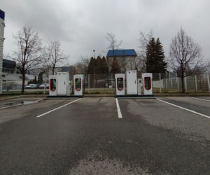 Tesla Supercharger - ładowarki aut elektrycznych stanęły Radomiu