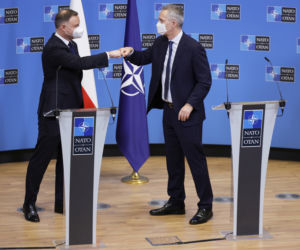 Sekretarz generalny NATO Jens Stoltenberg i Prezydent RP Andrzej Duda na wspólnej konferencji w Brukseli 