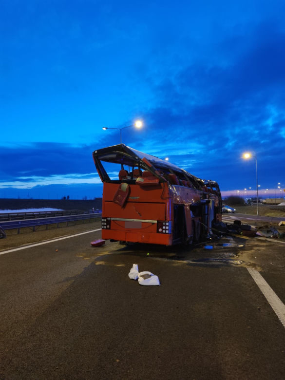 Tragiczny wypadek autokaru na autostradzie A4. Zdjęcia ratowników medycznych