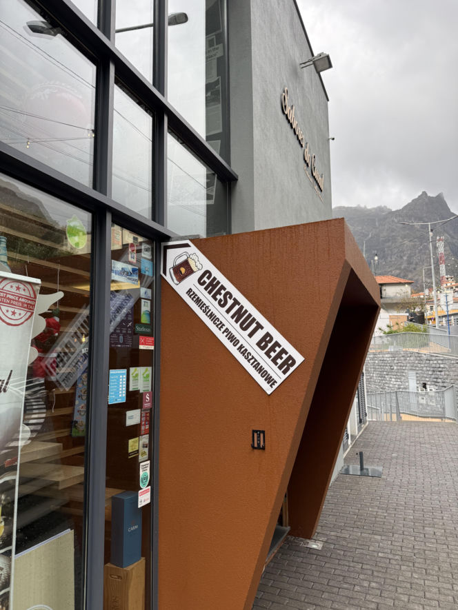 Do Curral das Freiras zagląda sporo polaków, stąd napisy w języku polskim