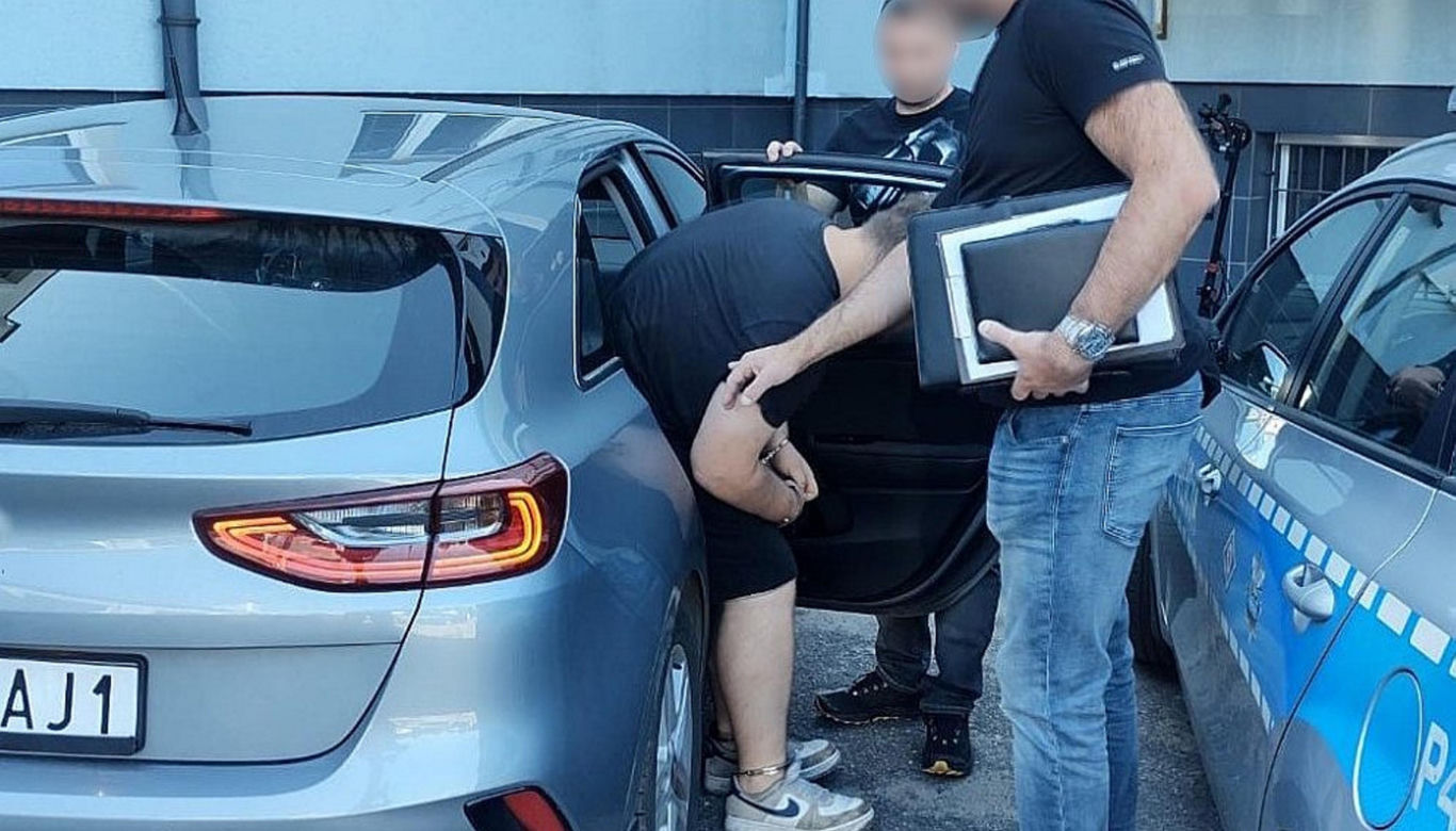 Makabra w Ostrowie. Rozłupał kamieniem czaszkę kurierowi. 