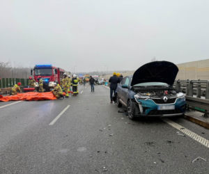 Koszmar na S8: Karambol z udziałem 9 aut. Ranni, w tym dzieci