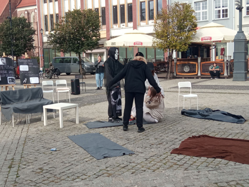 Teatr Uliczny "Nie daj się wciągnąć" w Grudziądzu