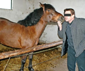 UWODZIŁ, OKRADAŁ, PORZUCAŁ