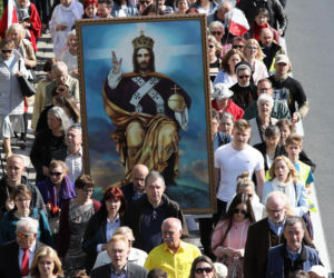 Wielki różaniec na ulicach Warszawy. Modlą się o ustanie „pandemii aborcji”