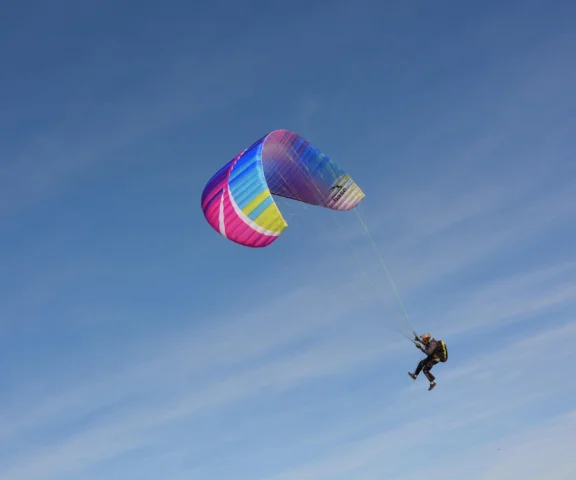 Tragedia na lotnisku. Paralotniarz spadł z wysokości