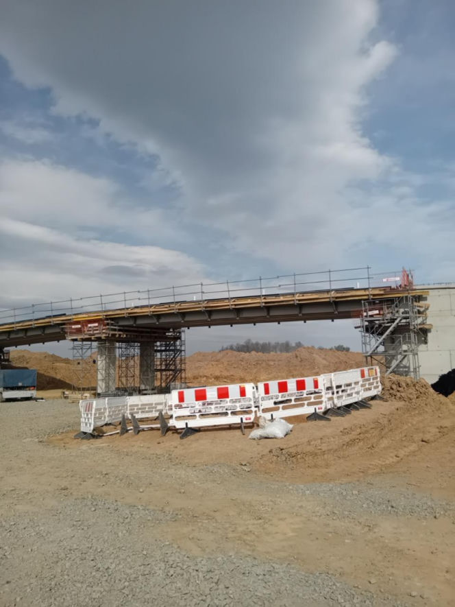 Budowa S8 pod Wrocławiem nabiera tempa. Zobacz najnowsze zdjęcia z placu budowy