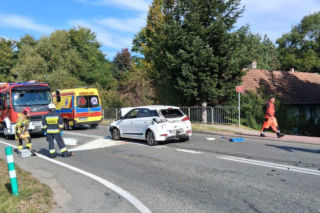 Wypadek na DK75 w Uszwi. Zderzenie ciężarówki i dwóch aut
