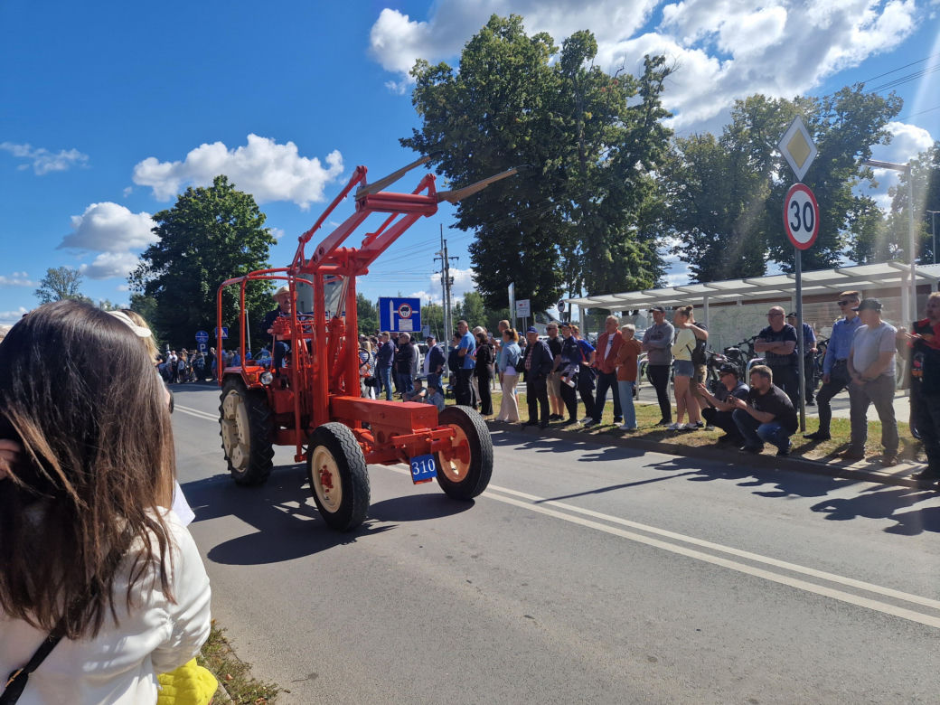 XXIII Międzynarodowy Festiwal Starych Ciągników i Maszyn Rolniczych im. Jerzego Samelczaka. Zdjęcia z parady i terenu festiwalu