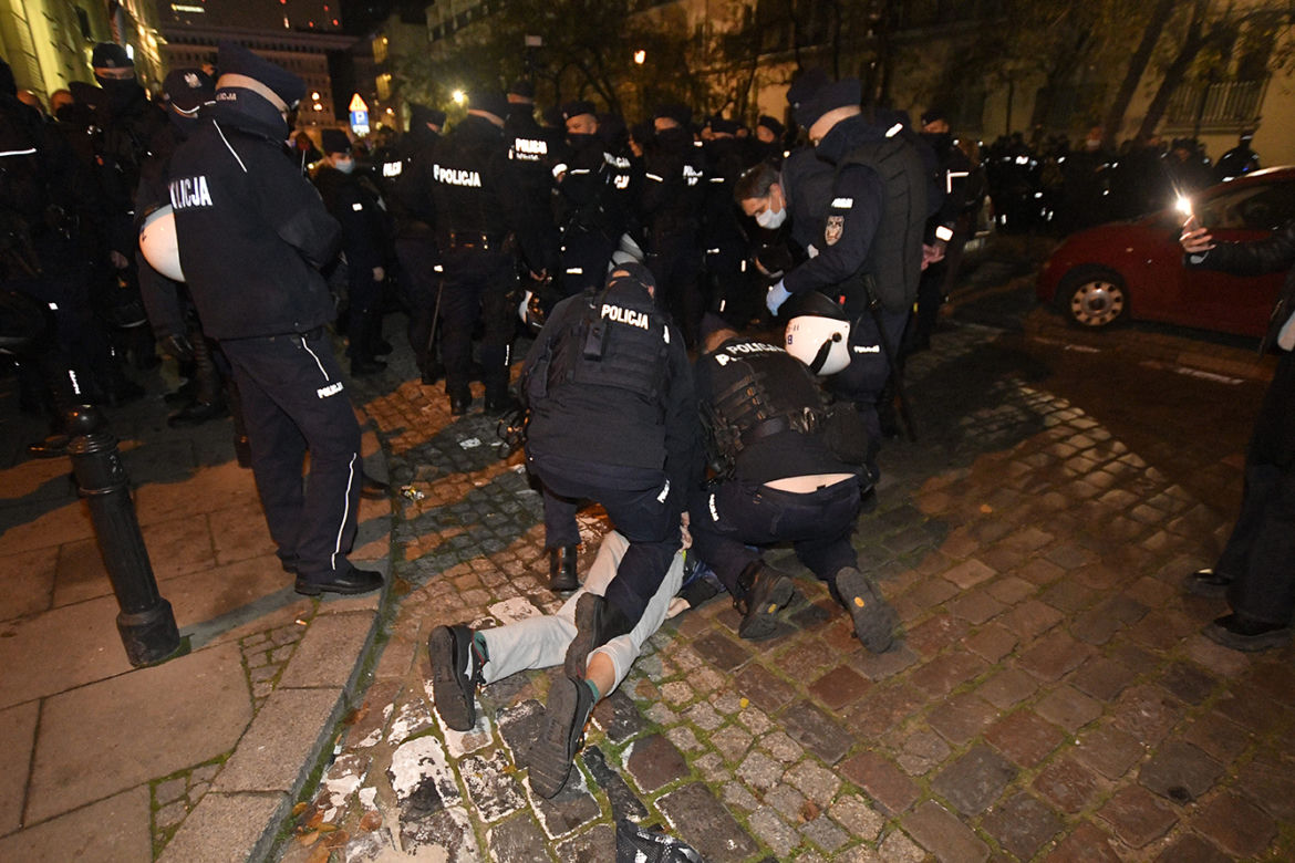 Skuty siedemnastolatek- strajk kobiet