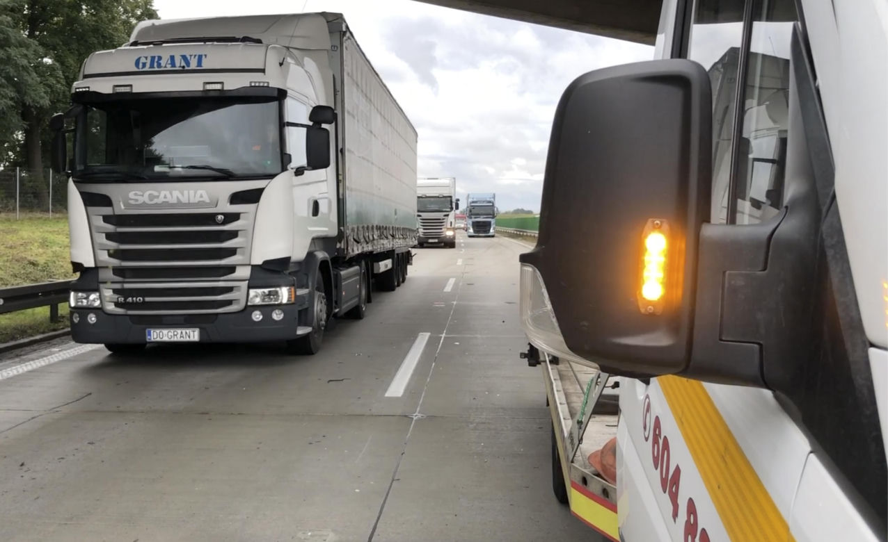 Wypadek A4 dacia wjechała w bariery