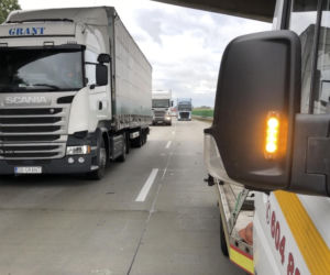 Wypadek A4 dacia wjechała w bariery