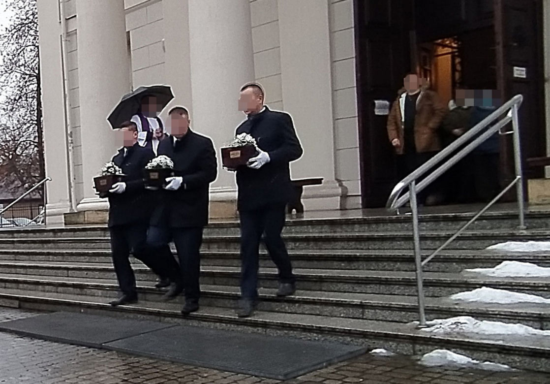 Ostatnia droga zmarłej rodziny