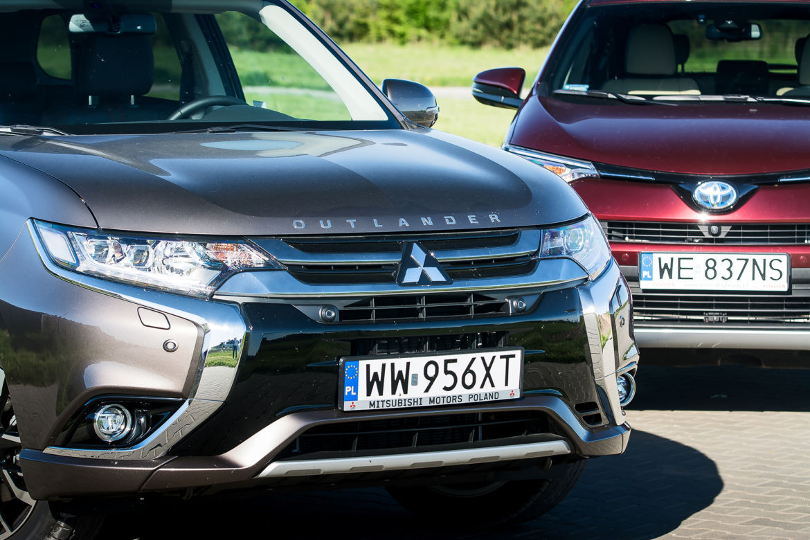 Toyota RAV4 Hybrid E-Four Prestige vs. Mitsubishi Outlander PHEV Instyle NAVI+
