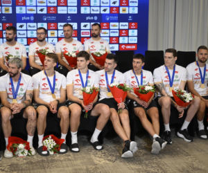 Złoci medaliści ME przywitani przez kibiców na lotnisku