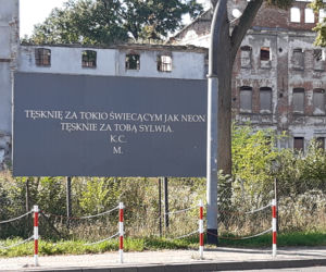 Bilbord z wyznaniem tęsknoty