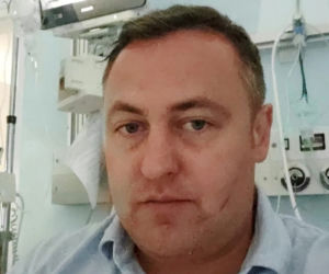 Krwawa jatka w wieżowcu na Złotej. Informatyk zaatakowany paralizatorem i nożem.