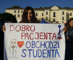 Rezydenci z bydgoskich szpitali protestowali na Starym Rynku
