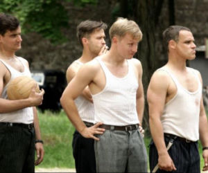Czas honoru Powstanie odc. 1. Janek (Antoni Pawlicki), Bronek (Maciej Zakościelny), Michał (Kuba Wesołowski), Władek (Jan Wieczorkowski)