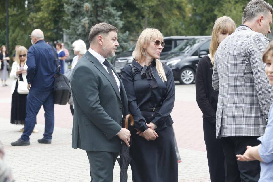 Pogrzeb Joanny Kołaczkowskiej. Tak pożegnali ją przyjaciele z kabaretu. Borek płakała jak uczennica