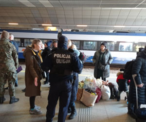 Patrole policji na dworcu w Krakowie