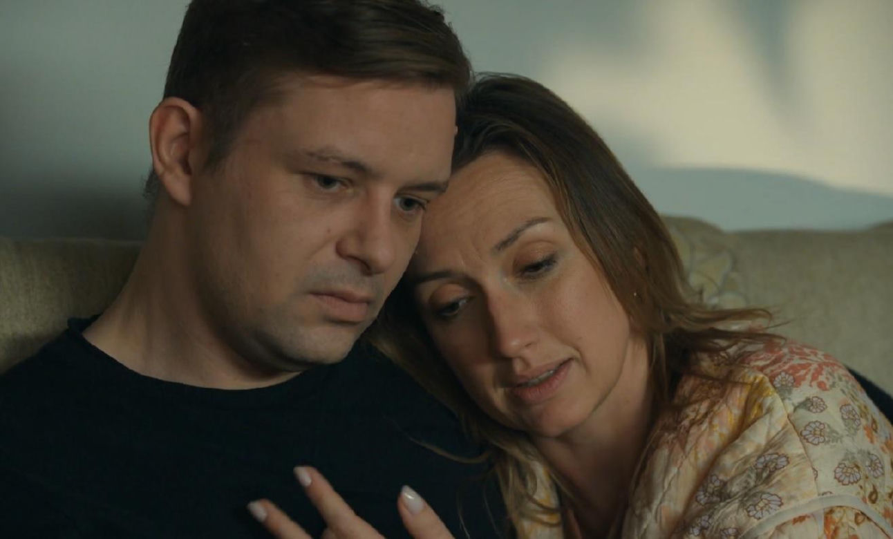 Barwy szczęścia odcinek 3017. Hubert (Marek Molak), Asia (Anna Gzyra)