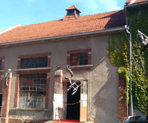 Balansujące rzeźby w szpitalu im. Babińskiego