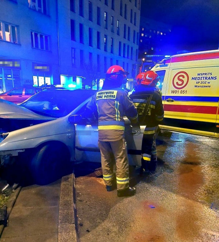 Pomylił Grochowską z torem wyścigowym. Szaleńczy rajd zakończył się na sygnalizatorze