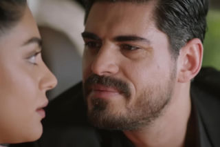 Panna młoda, dcinek 66: Hancer i Cihan wpadają w sidła intrygi. Będzie pierwszy pocałunek!