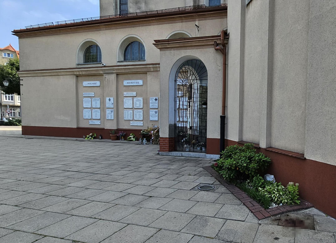 Urodziła Pawełka po kościołem