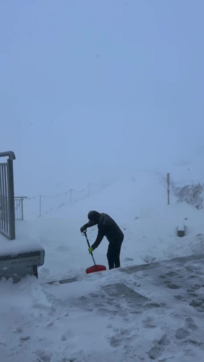 Śnieg sypnął na Kasprowym Wierchu