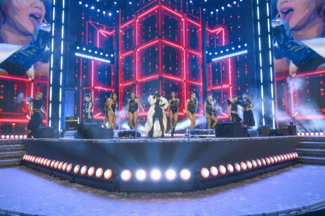 Edyta Górniak zmieniła się nie do poznania! Grzywka i burza loków to dopiero początek!