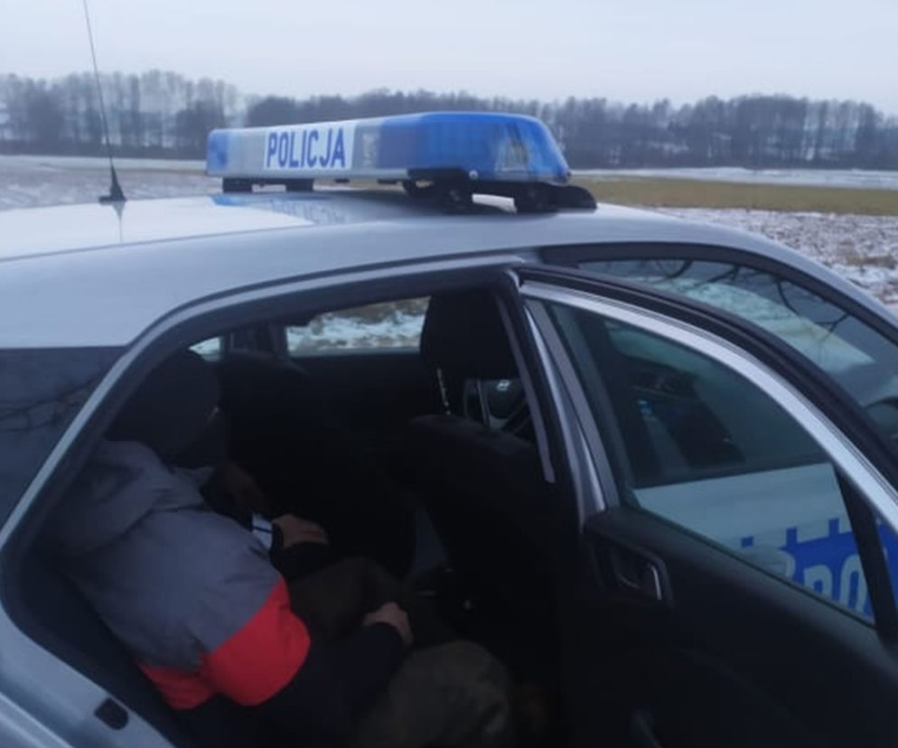 Podlaskie. Młody mężczyzna przez kilka godzin chodził po wsi. Okazało się, że przeżył koszmar