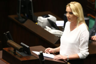 Agnieszka Ścigaj biła w rząd. Teraz tłumaczy, dlaczego do niego weszła